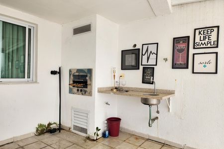 Apartamento à venda com 161m², 2 quartos e 1 vaga Apartamento à venda com 161m², 2 quartos e 1 vagaVaranda