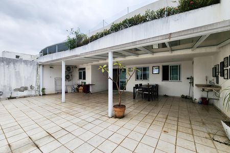 Apartamento à venda com 161m², 2 quartos e 1 vaga Apartamento à venda com 161m², 2 quartos e 1 vagaVaranda