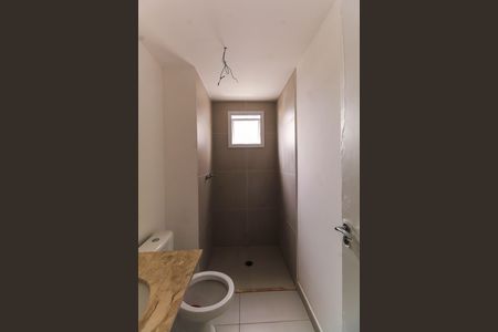 Apartamento à venda com 68m², 2 quartos e 1 vaga Apartamento à venda com 68m², 2 quartos e 1 vagaBanheiro da Suíte 2
