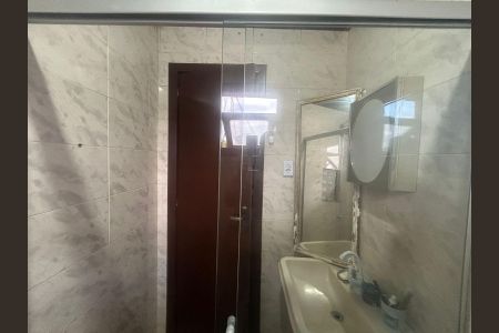 Casa para alugar com 380m², 4 quartos e 4 vagasBanheiro 1