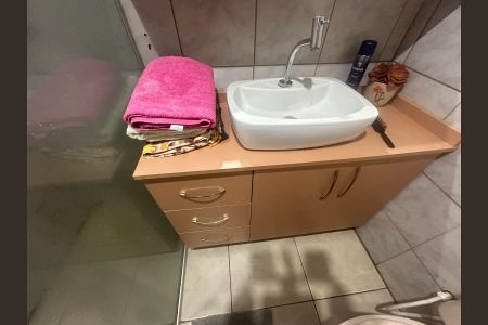 Casa para alugar com 380m², 4 quartos e 4 vagasBanheiro 2