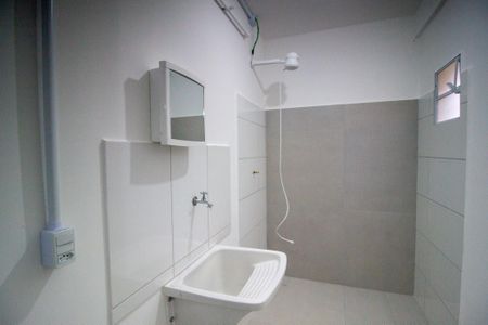 Banheiro de kitnet/studio para alugar com 1 quarto, 18m² em Vila Castilho, Votorantim