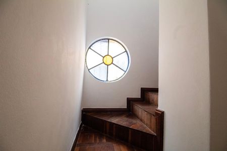 Casa de condomínio para alugar com 102m², 2 quartos e 1 vaga Casa de condomínio para alugar com 102m², 2 quartos e 1 vagaEscada