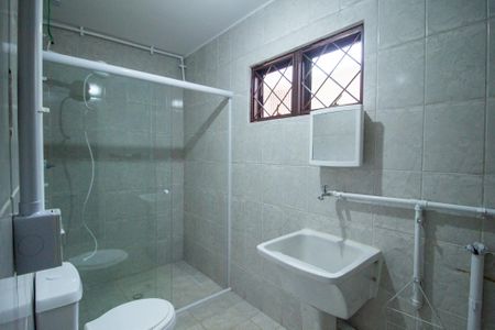 Banheiro de kitnet/studio para alugar com 1 quarto, 21m² em Vila Castilho, Votorantim