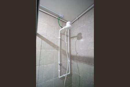 Banheiro de kitnet/studio para alugar com 1 quarto, 21m² em Vila Castilho, Votorantim