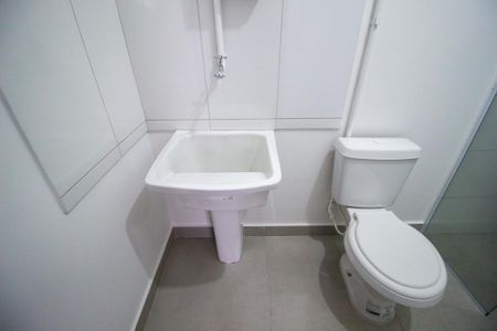 Studio para alugar com 30m², 1 quarto e sem vaga Studio para alugar com 30m², 1 quarto e sem vagaBanheiro