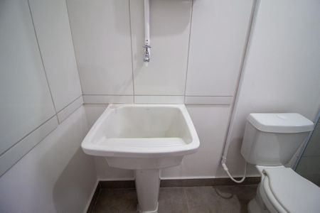 Banheiro de kitnet/studio para alugar com 1 quarto, 21m² em Vila Castilho, Votorantim