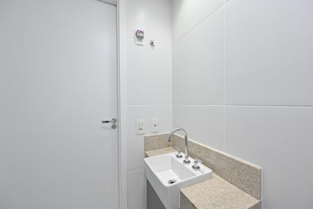 Studio para alugar com 32m², 1 quarto e sem vaga Studio para alugar com 32m², 1 quarto e sem vagaBanheiro Social