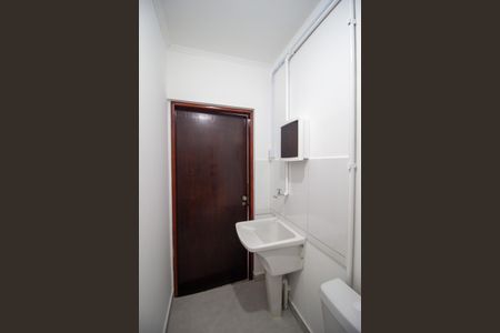 Banheiro de kitnet/studio para alugar com 1 quarto, 22m² em Vila Castilho, Votorantim