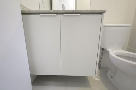 Apartamento para alugar com 64m², 2 quartos e 2 vagas Apartamento para alugar com 64m², 2 quartos e 2 vagasBanheiro 1