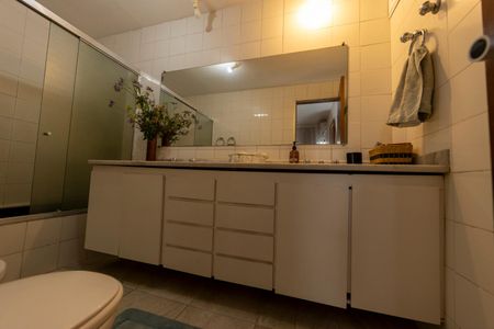 Apartamento à venda com 56m², 1 quarto e 1 vaga Apartamento à venda com 56m², 1 quarto e 1 vagaBanheiro da Suite