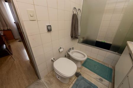 Apartamento à venda com 56m², 1 quarto e 1 vaga Apartamento à venda com 56m², 1 quarto e 1 vagaBanheiro da Suite