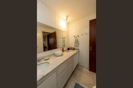 Apartamento à venda com 56m², 1 quarto e 1 vaga Apartamento à venda com 56m², 1 quarto e 1 vagaBanheiro da Suite