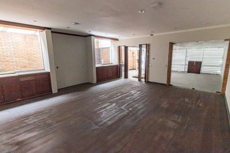 Casa à venda com 310m², 4 quartos e 2 vagasSala