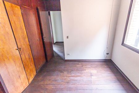 Casa à venda com 310m², 4 quartos e 2 vagasSuíte 2