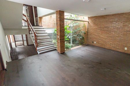 Casa à venda com 310m², 4 quartos e 2 vagasSala de TV