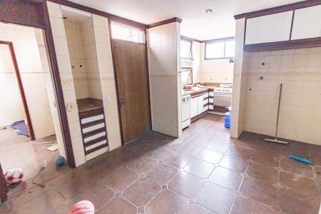 Casa à venda com 310m², 4 quartos e 2 vagasCozinha