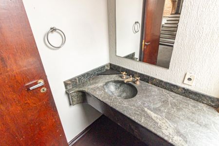 Casa à venda com 310m², 4 quartos e 2 vagasLavabo