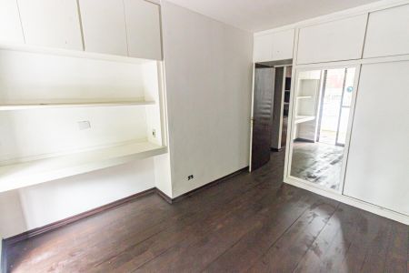 Casa à venda com 310m², 4 quartos e 2 vagasQuarto 1
