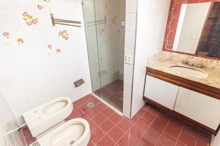 Casa à venda com 310m², 4 quartos e 2 vagasBanheiro da Suíte 1