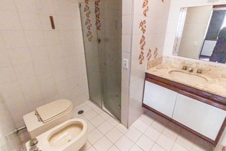 Casa à venda com 310m², 4 quartos e 2 vagasBanheiro da Suíte 2