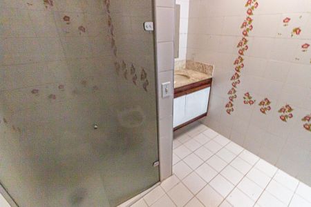 Casa à venda com 310m², 4 quartos e 2 vagasBanheiro da Suíte 2