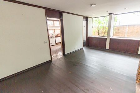 Casa à venda com 310m², 4 quartos e 2 vagasSala de TV
