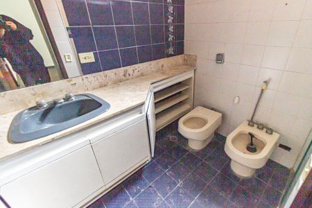 Casa à venda com 310m², 4 quartos e 2 vagasBanheiro