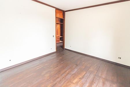 Casa à venda com 310m², 4 quartos e 2 vagasSuíte 1