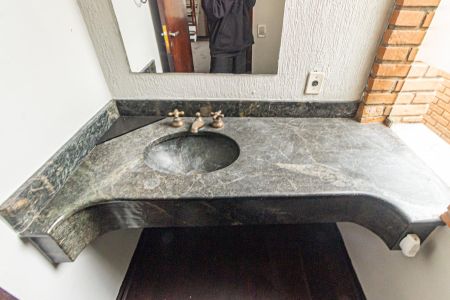 Casa à venda com 310m², 4 quartos e 2 vagasLavabo