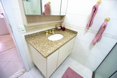 Apartamento à venda com 110m², 3 quartos e 2 vagas Apartamento à venda com 110m², 3 quartos e 2 vagasBanheiro social