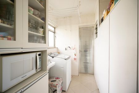 Apartamento à venda com 110m², 3 quartos e 2 vagas Apartamento à venda com 110m², 3 quartos e 2 vagasÁrea de serviço