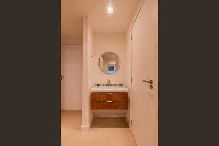 Banheiro de apartamento para alugar com 1 quarto, 32m² em Farroupilha, Porto Alegre