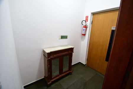 Hall de entrada de apartamento para alugar com 3 quartos, 174m² em Cambuí, Campinas