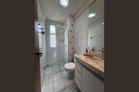 Apartamento à venda com 76m², 2 quartos e 2 vagas Apartamento à venda com 76m², 2 quartos e 2 vagasBanheiro