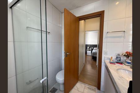 Apartamento à venda com 76m², 2 quartos e 2 vagas Apartamento à venda com 76m², 2 quartos e 2 vagasBanheiro