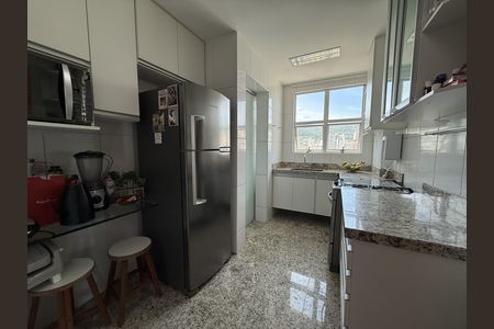 Cozinha de apartamento à venda com 2 quartos, 76m² em São Pedro, Belo Horizonte