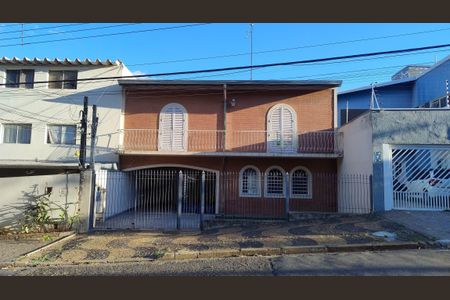 Casa para alugar com 217m², 3 quartos e 3 vagas