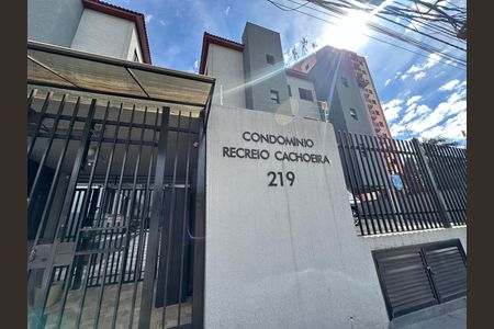 Apartamento à venda com 70m², 3 quartos e 1 vaga Apartamento à venda com 70m², 3 quartos e 1 vagaFachada e portaria