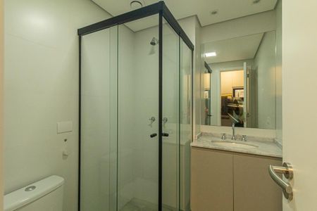 Banheiro Social de kitnet/studio para alugar com 1 quarto, 25m² em Centro, Curitiba
