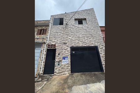 Casa à venda com 240m², 2 quartos e 1 vaga Casa à venda com 240m², 2 quartos e 1 vagaFachada com PLACA