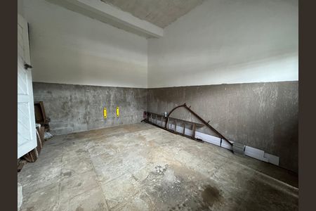 Casa à venda com 240m², 2 quartos e 1 vaga Casa à venda com 240m², 2 quartos e 1 vagaGaragem