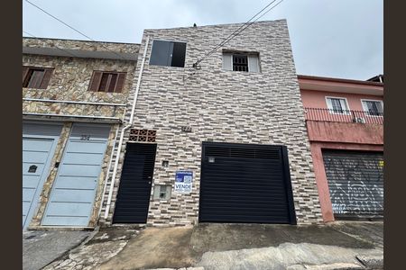 Casa à venda com 240m², 2 quartos e 1 vaga Casa à venda com 240m², 2 quartos e 1 vagaFachada com PLACA