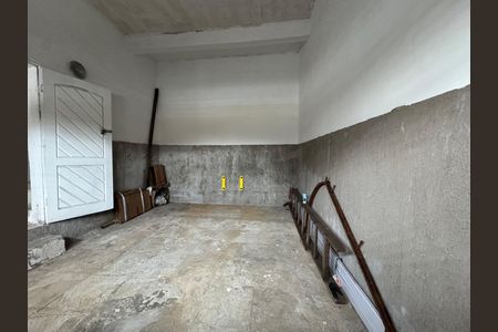 Casa à venda com 240m², 2 quartos e 1 vaga Casa à venda com 240m², 2 quartos e 1 vagaGaragem
