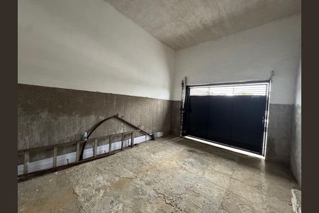 Casa à venda com 240m², 2 quartos e 1 vaga Casa à venda com 240m², 2 quartos e 1 vagaGaragem