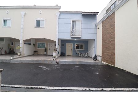 Casa à venda com 120m², 3 quartos e 2 vagasFachada Casa