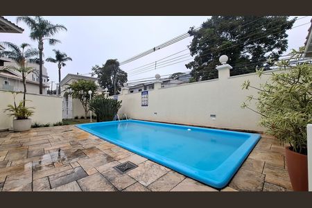 Casa à venda com 120m², 3 quartos e 2 vagas Casa à venda com 120m², 3 quartos e 2 vagasÁrea comum - Piscina