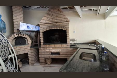 Casa à venda com 120m², 3 quartos e 2 vagas Casa à venda com 120m², 3 quartos e 2 vagasÁrea comum - Churrasqueira