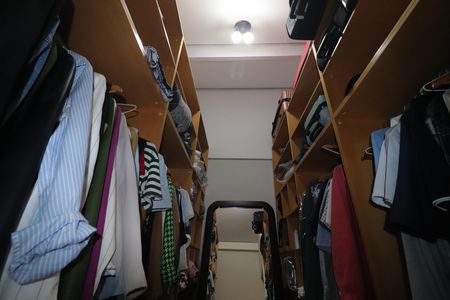 Casa à venda com 120m², 3 quartos e 2 vagasCloset Quarto 1 suíte