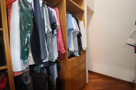 Casa à venda com 120m², 3 quartos e 2 vagasCloset Quarto 1 suíte